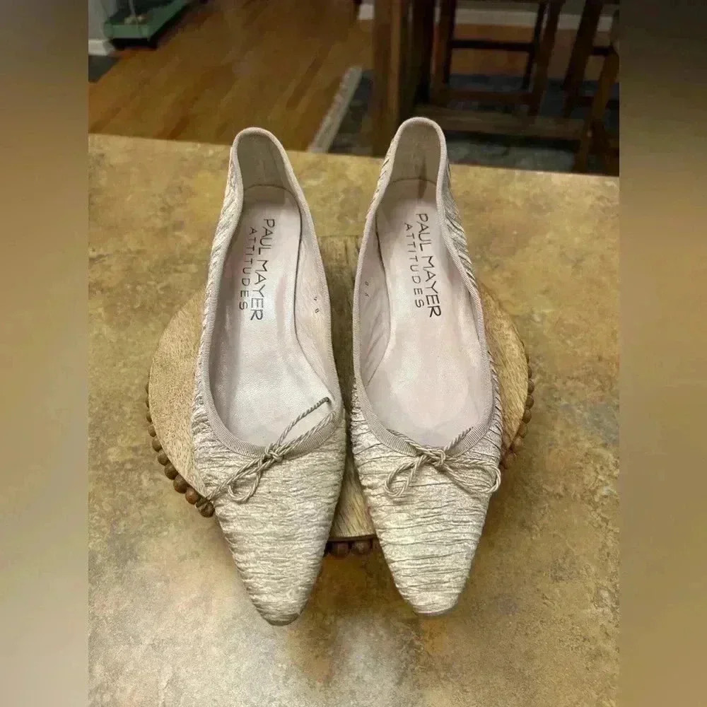 Paul Mayer Attitudes Textured Creamy Gold Kitten Heels - Picture 4 of 9